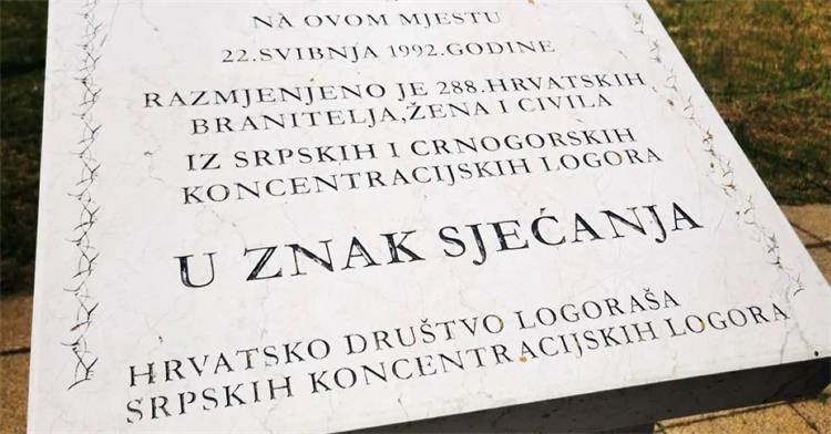 Slika /FOTOGRAFIJE/razmjena_logorasa Lipovac.jpg